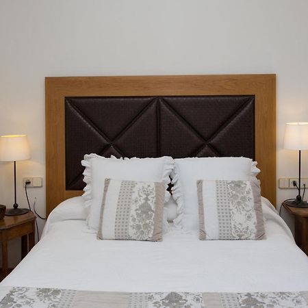 Hostal De La Placa Cabrils Bagian luar foto