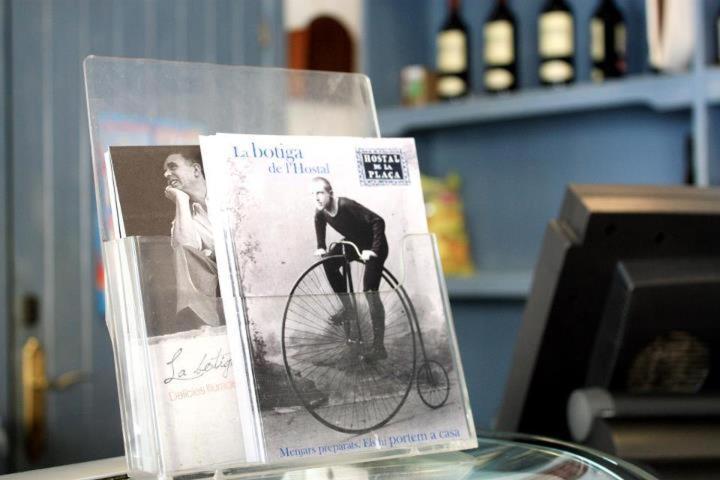 Hostal De La Placa Cabrils Bagian luar foto