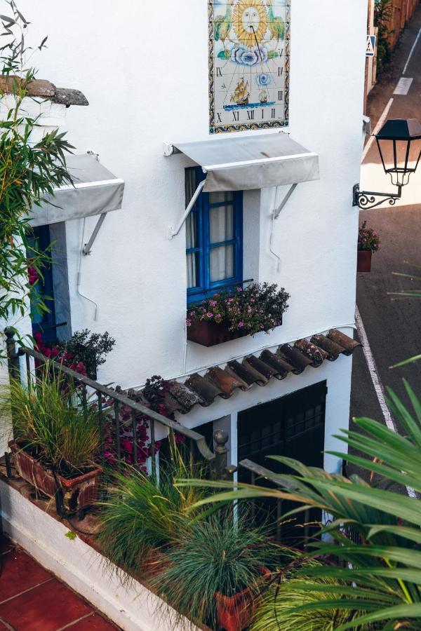 Hostal De La Placa Cabrils Bagian luar foto