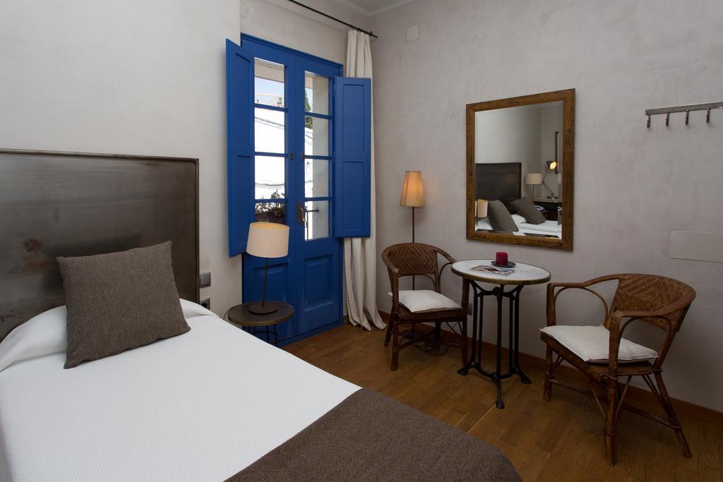 Hostal De La Placa Cabrils Bagian luar foto
