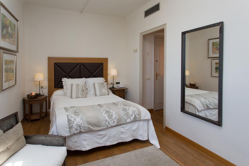 Hostal De La Placa Cabrils Bagian luar foto