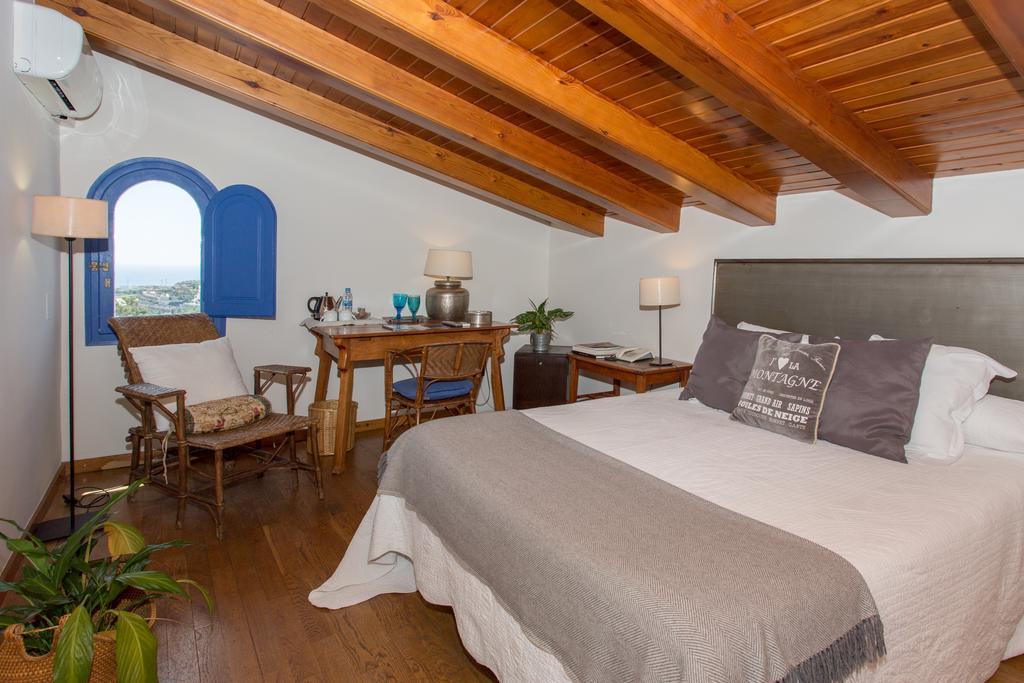 Hostal De La Placa Cabrils Bagian luar foto