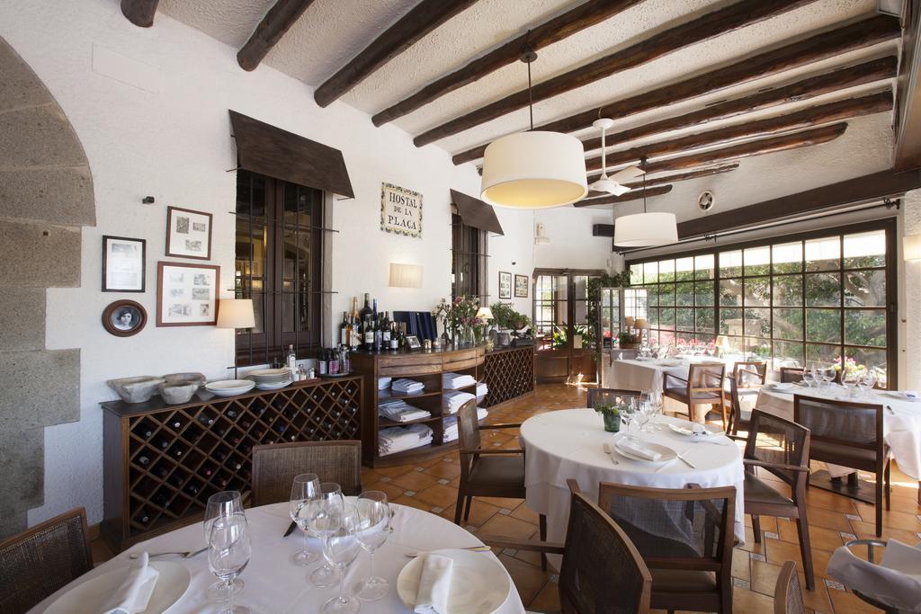 Hostal De La Placa Cabrils Bagian luar foto