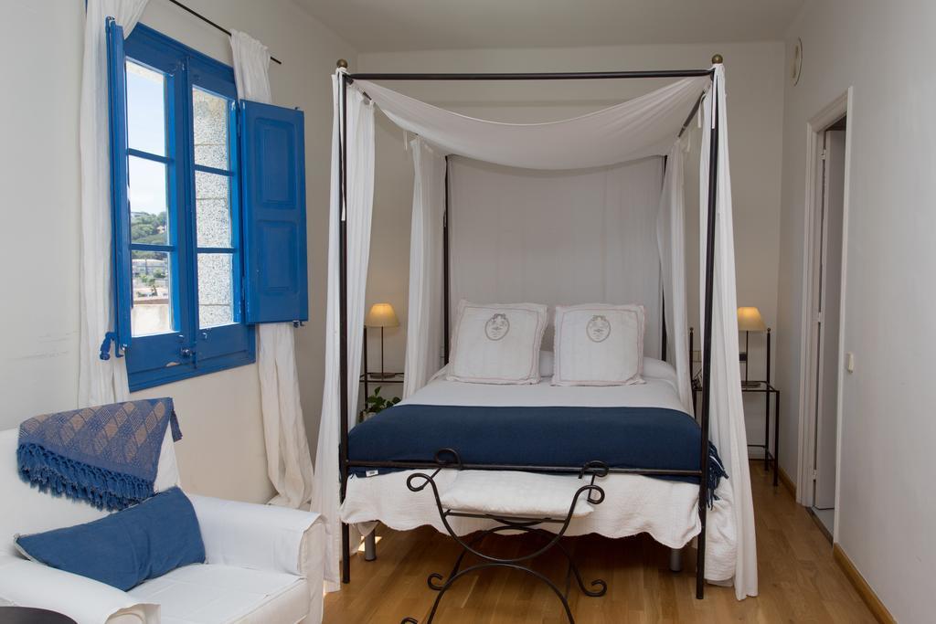 Hostal De La Placa Cabrils Bagian luar foto